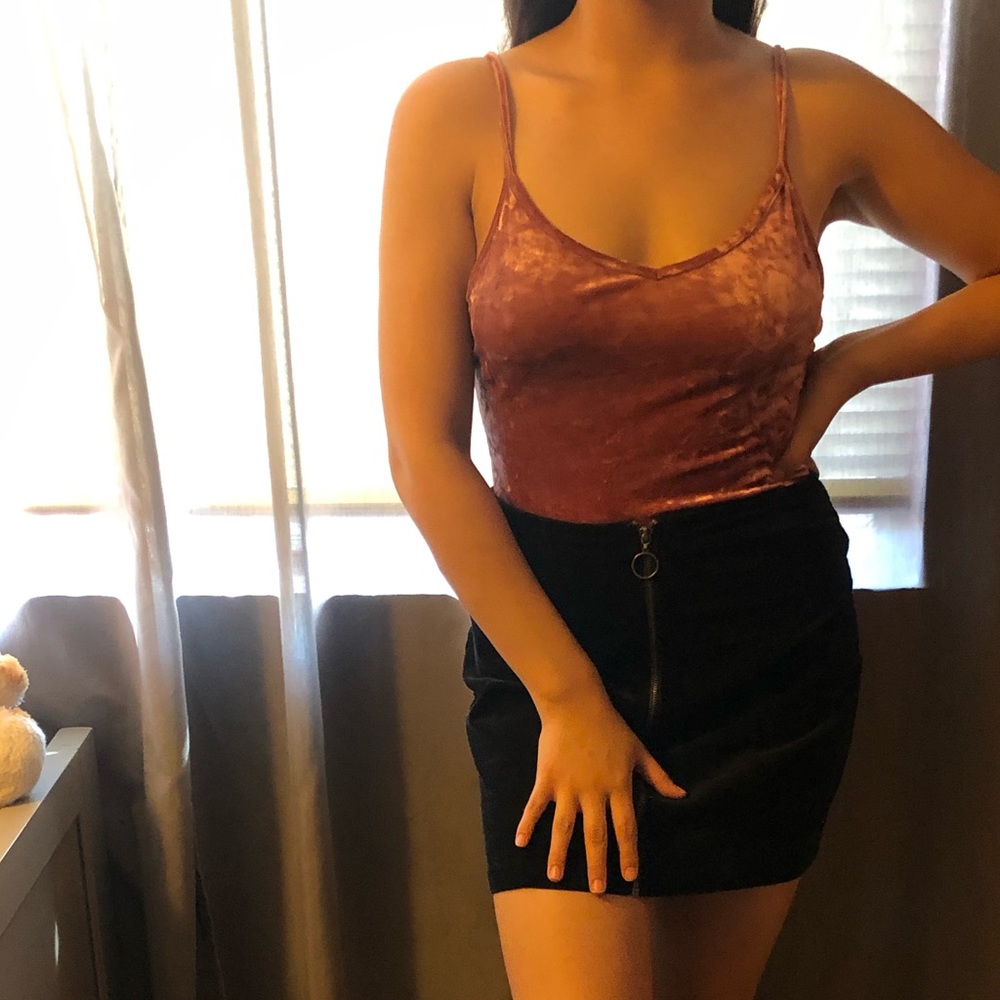 pink velvet body suit 💞